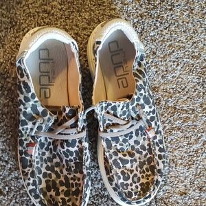 Women's Sz 9 Hey Dude Leopard Print Embroidery Burlap Wendy Rise Jungle Beige